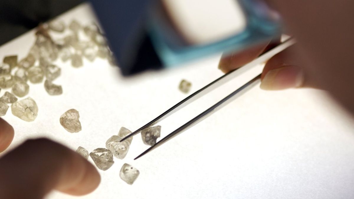 Rusko usiluje o legalizaci „krvavých diamantů“ z Afriky